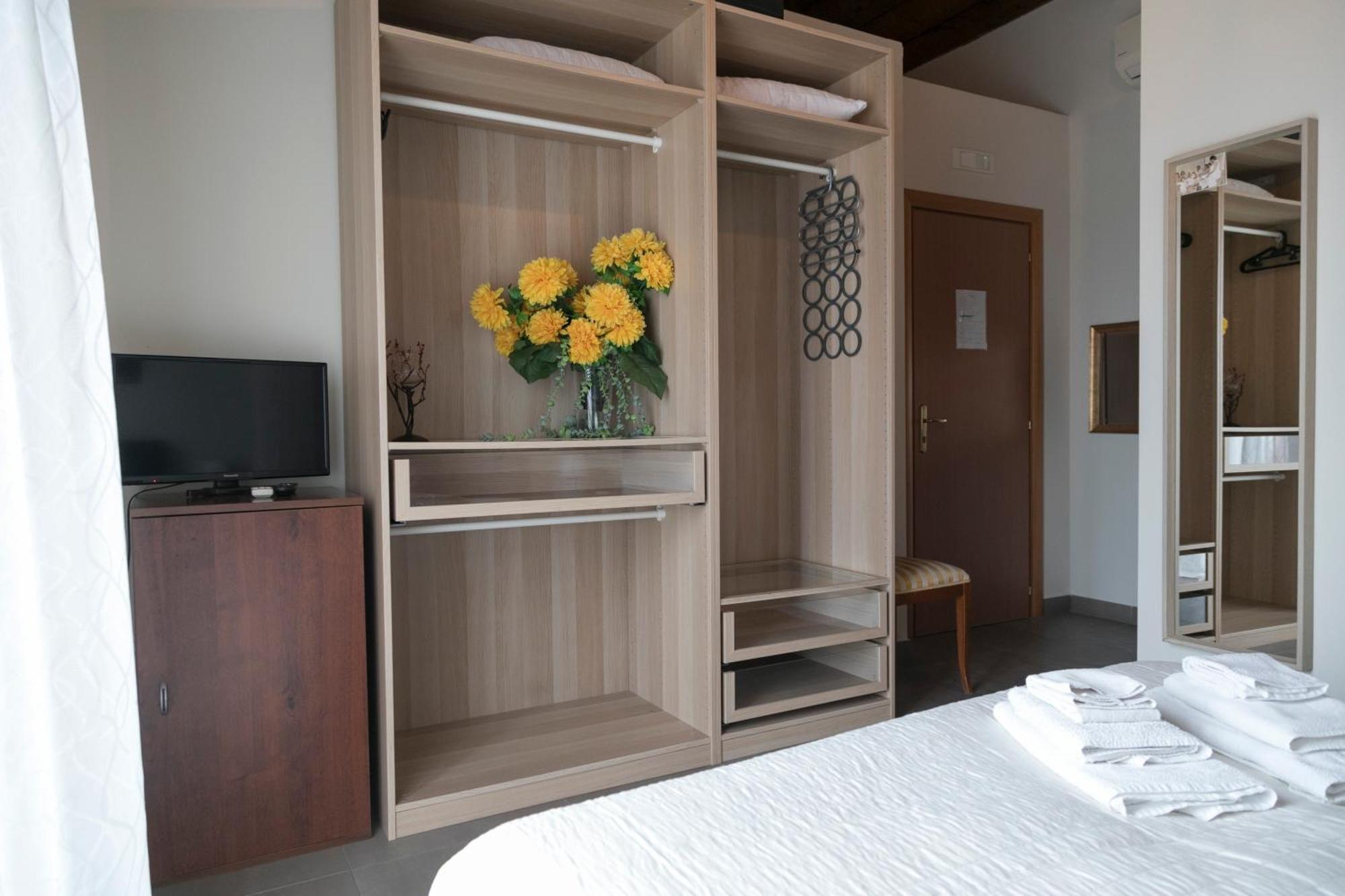Apartamento Mansarda Valu Nápoles Exterior foto